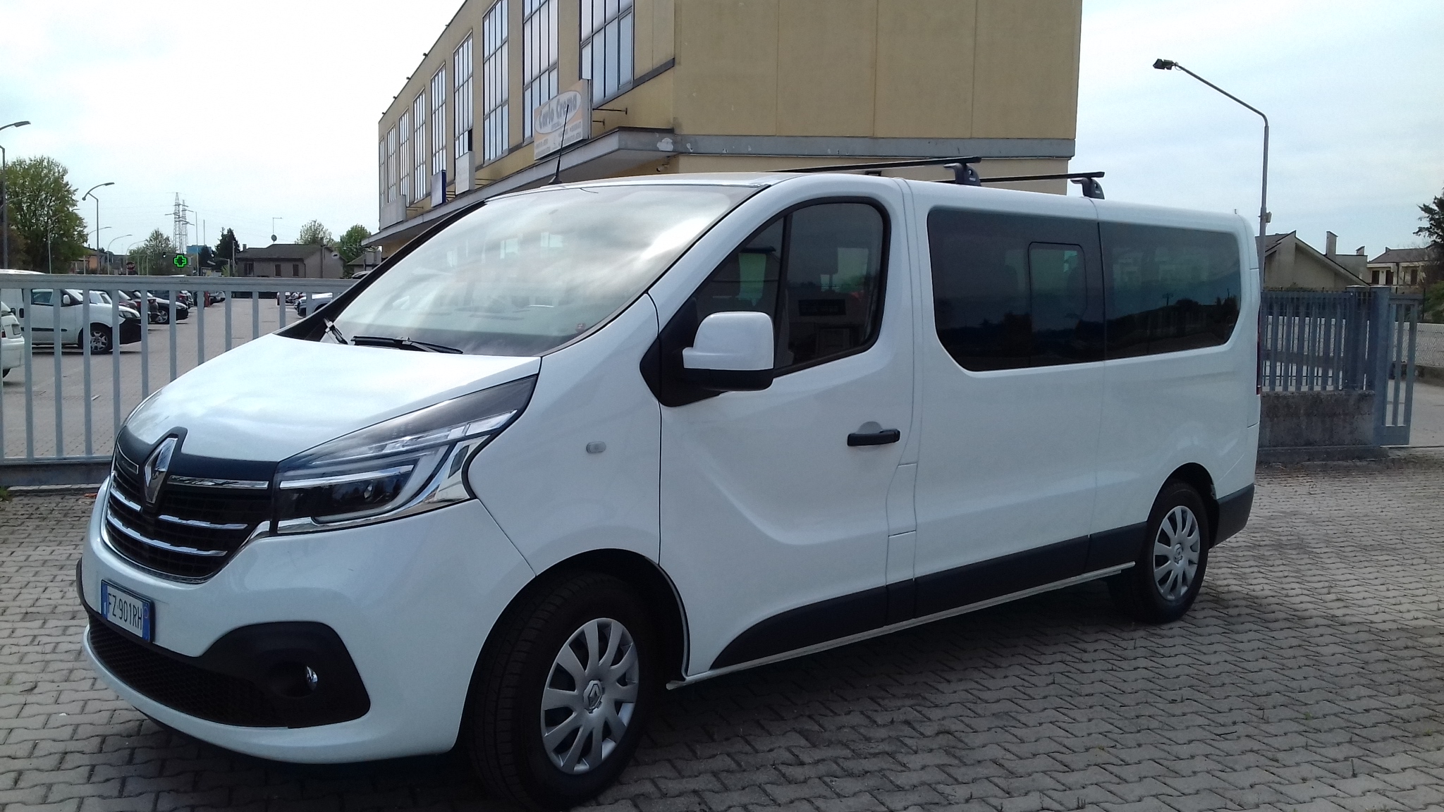 Renault Trafic - NOLEGGIO MINIBUS 9 POSTI