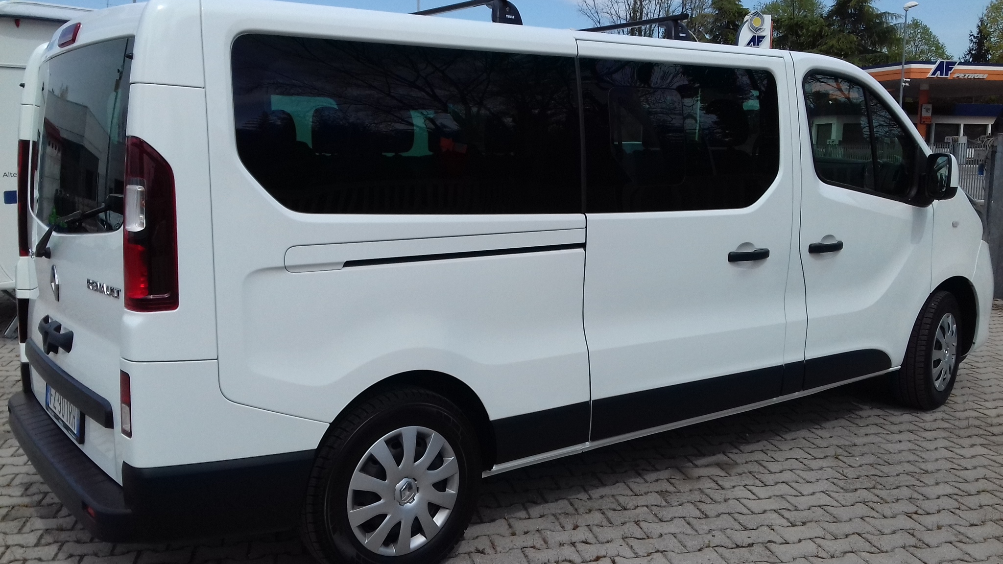 Renault Trafic - NOLEGGIO MINIBUS 9 POSTI - immagine 2