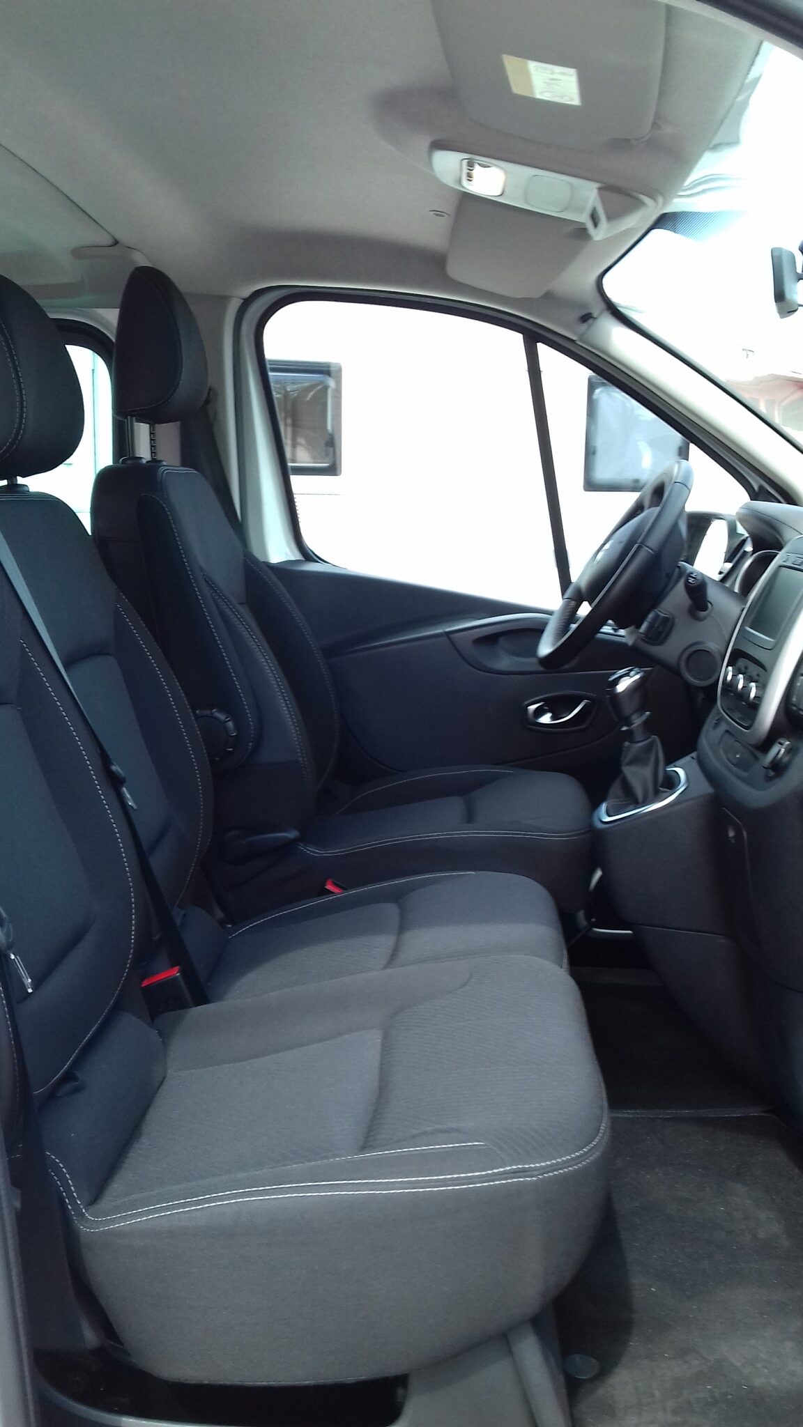 Renault Trafic - NOLEGGIO MINIBUS 9 POSTI - immagine 3