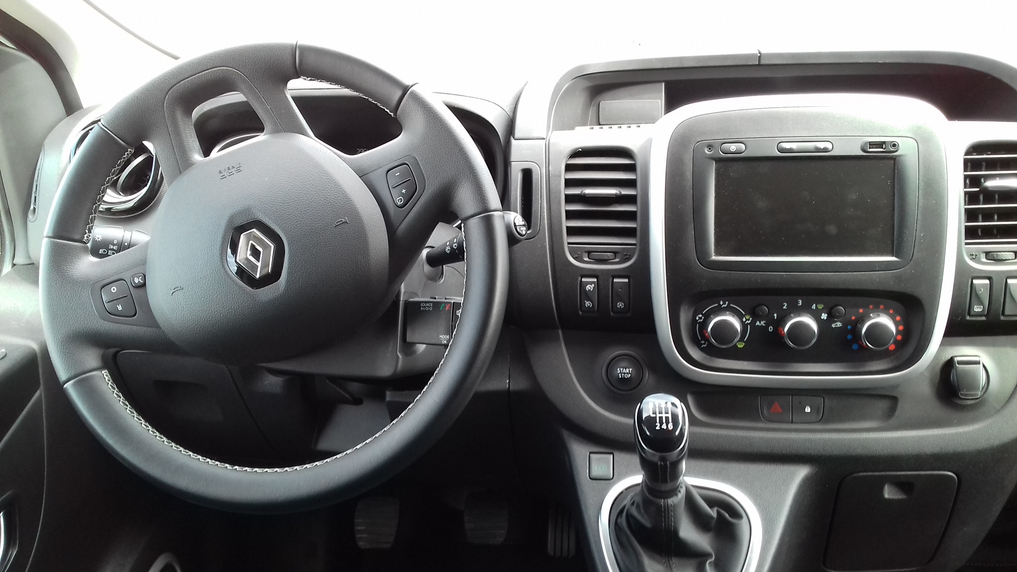 Renault Trafic - NOLEGGIO MINIBUS 9 POSTI - immagine 4