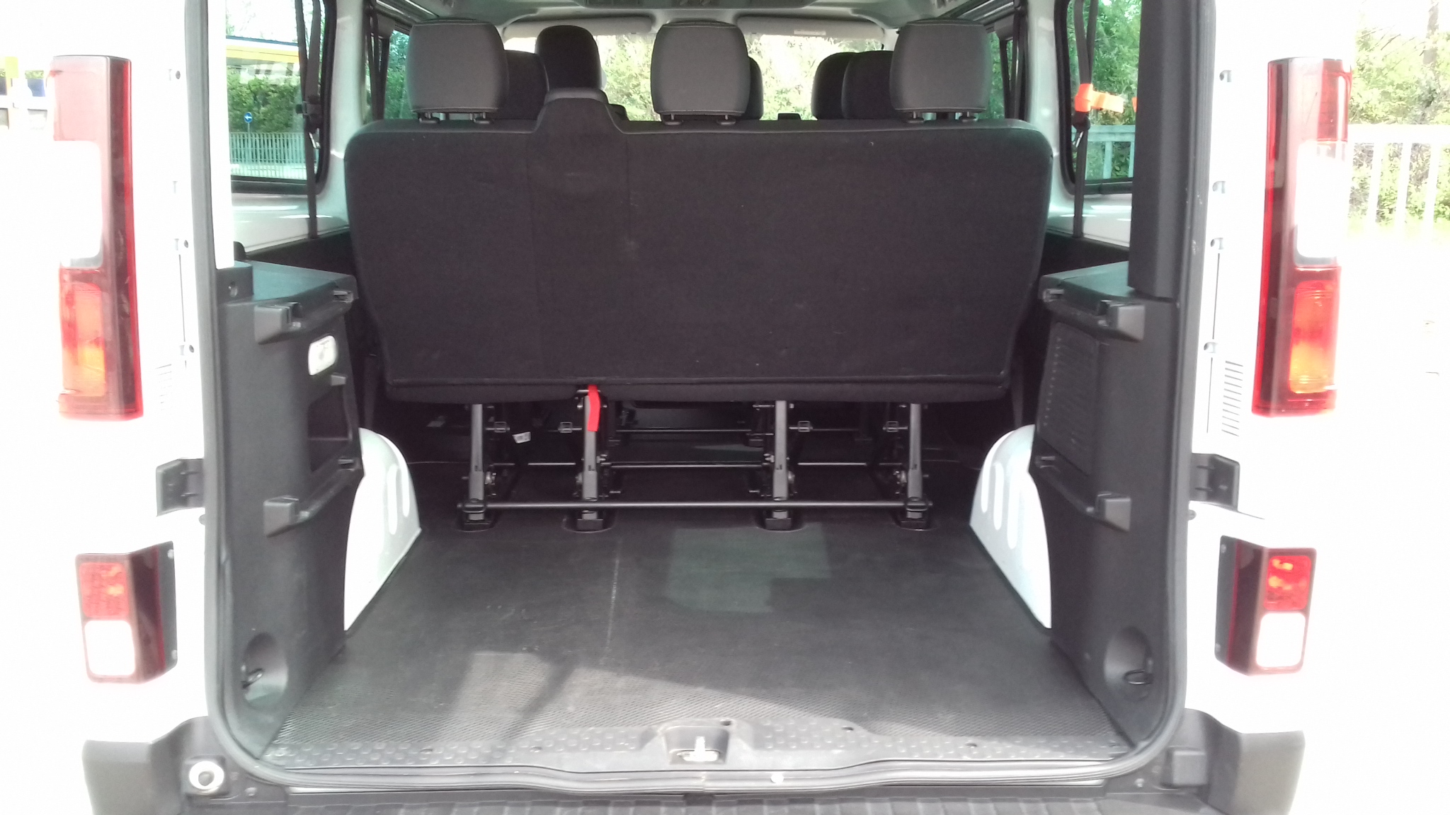 Renault Trafic - NOLEGGIO MINIBUS 9 POSTI - immagine 5