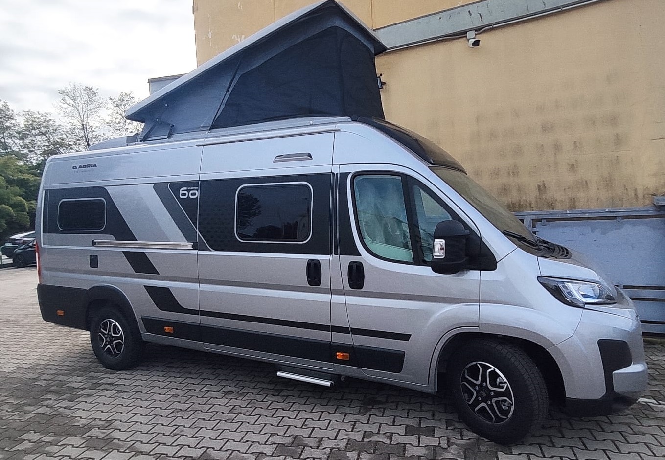 van Adria Twin 640 SGX 60Years Pop Top tent