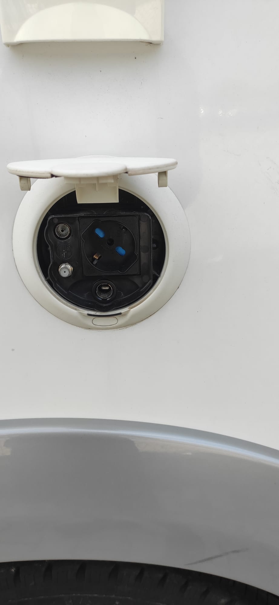 camper semi integrale Elnagh T-LOFT 450-USATO - immagine 32